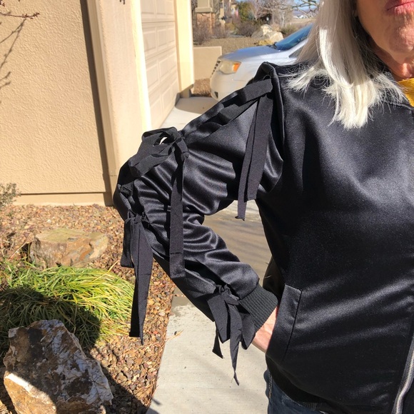 Black sateen bomber jacket with bow tie sleeves - Picture 2 of 4